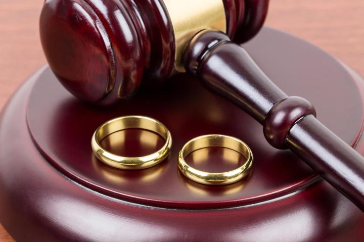 Nous sommes des avocates spécialisées dans le droit familial.